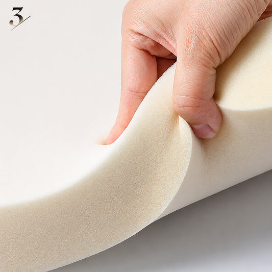 High-resilience foam specially designed for Hiksnra Camaleonda compressed sofas, shown being pressed to demonstrate its flexibility and ability to recover its shape.